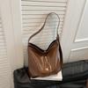 Bolsa tote feminina de couro macio, grande capacidade, moda simples, para o dia a dia, popular neste ano 2024, outono e inverno coreano, elegante