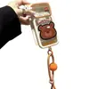 El cordón de doble soporte West Highland se transforma instantáneamente en una funda compatible con iPhone 16 Pro Max, diseño cielo estrellado de dopamina