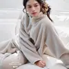 896 Kexika Conjunto de Pijama de Lana de Cordero para Mujer, Invierno Engrosado Bloque de Color Cálido Cuello Alto Cremallera Traje de Casa, Se Puede Usar al Aire Libre