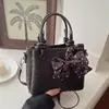 Essenciais de Escritório Super Quentes Bolsa Pequena de Mão Feminina 2026 Nova de Verão High-End para o Trabalho Ombro Único Transversal Bolsa Saco