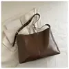 Bolsa Casual Macia Retrô de Grande Capacidade Nova Coleção Outono/Inverno 2025 Bolsa Feminina Popular Bolsa Transversal Bolsa de Ombro em Couro Envernizado