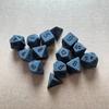 El traje de dados negro sin color se puede procesar como DIY y colorear dados digitales para Dungeons And Dungeons