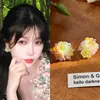 Estilo Vacaciones de Verano Pendientes de Flor de Perlas de Colores al por Mayor Pendientes de Pétalos Coloridos Deslumbrantes Dulces de Estilo Bosque Pendientes para Mujer