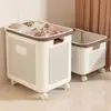 Cesta para ropa sucia, cesta de almacenamiento para ropa sucia debajo del estante del gabinete del baño con ruedas, diseño hueco, para uso doméstico, cesta de almacenamiento para baño para artículos varios, cesta de lavandería