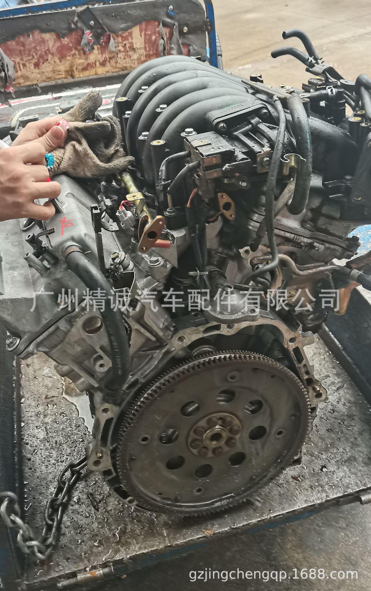 日产风度A33 3.0V 发动机4