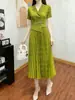 Vestido de Diseñador Premium para Mujer 2026 Estilo Nuevo Ceñidor de Cintura Adelgazante Falda Plisada Elegante Manga Corta Vestido de Longitud Media Issey Miyake