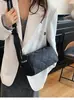 Nova Bolsa Chanel-Inspired de Nylon Impermeável Acolchoada, Bolsa de Ombro Transversal Casual Versátil para Homens e Mulheres