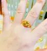Suministro en vivo de nuevas joyas de anillo de flor de moda anillo de amor chapado en cobre y oro joyas de anillo de la suerte venta al por mayor