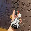 Chaveiro musical original de gato em PU, pingente fofo em formato de guitarra e violino, acessório de bolsa de nicho, pingente para casal