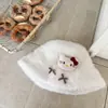 Chapéu de Pescador de Pelúcia Branca com Aplique de Gatinho Fofo para Mulheres Outono e Inverno 2025 Chapéu Versátil Tendência de Chapéu Bacia de Alta Qualidade