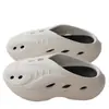 Pantuflas de media suela antideslizantes para hombre 2026 nuevos zuecos perezosos de verano de alta gama, pantuflas cerradas resistentes al desgaste para hombre