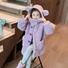 Casaco de Lã de Cordeiro Forrado com Fleece para Meninas Inverno 2026 Novo Estilo Infantil de Comprimento Médio Engrossado Bebê Super Fofo Suéter Peludo