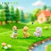 Paisagem em miniatura apresentando adoráveis figuras de filhotes de golden retriever e Lulu da Pomerânia, perfeitas para jardinagem, paisagismo, decorações DIY, enfeites de pendurar e pequenas peças decorativas
