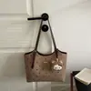 Bolso de mujer transfronterizo de gran capacidad, nueva colección otoño 2026, bolso de hombro versátil y a la moda, bolso tote moderno y casual para el trabajo y el uso diario