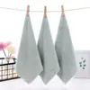 Venta al por mayor del fabricante Toalla cuadrada de terciopelo coral Toalla para lavar la cara para niños Toalla de mano para jardín de infantes Trapo desmaquillante Se puede aspirar