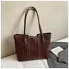 Bolsa Tote Grande Capacidade Estilo Coreano Transfronteiriça 2026 Novo Modelo Bolsa de Ombro Feminina com Acabamento de Luxo, Bolsa de Ombro, Bolsa Trançada para o Dia a Dia