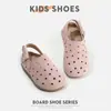 Sandalias Infantiles Primavera y Verano Nuevo Estilo Moda para Niñas Zapatos con Agujeros Huecos Zapatos tipo Birkenstock Huecos Zapatos de Playa Antideslizantes de Suela Suave para Niñas