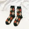 Meias Lingge Femininas de Lã Engrossadas Outono e Inverno Meias de Comprimento Médio Xadrez Estilo Academia Britânica Meias Femininas Vintage de Comprimento Longo Meias Empilhadas