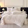Juego de Cama Grueso Tallado de Leche y Acogedor de Cuatro Piezas para Otoño e Invierno Juego de Ropa de Cama Gruesa Cálida de Coral Fleece 3