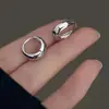 Aretes con Forma de Lágrima con Superficie Lisa y Extremos Puntiagudos, Directo del Fabricante, para Mujer, Sencillos y Modernos, Estilo Minimalista con un Toque de Lujo