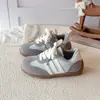 Zapatillas de entrenamiento alemanas para niñas, nueva colección primavera y otoño 2026, zapatillas deportivas infantiles para niños, zapatillas ligeras de suela blanda para niños, de moda