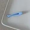 Sé tu pececito ~ Pasador de pez pequeño fresco con mechón lateral, versátil pasador de pez azul leche dulce nicho