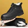 Sapatos de inverno de cano alto de algodão com forro de fleece para homens, apresentando couro macio e uma sola macia, sapatos casuais de couro de algodão, sapatos estilo pai para homens, botas Martin quentes e botas de neve