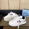 Nuevos Zapatos Loafers Amarillos Gorditos Estilo Chino de Verano 2025 para Mujer, Populares Versátiles Casuales Deportivos Zapatos de Skate
