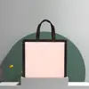 Sacolas TNT Personalizadas para Lojas de Roupas, Sacolas de Compras Impermeáveis para Roupas, Sacolas Tote Bag TNT, Sacolas Ecológicas Estampadas em Cores em Estoque