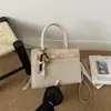 Bolsa de mão nova, elegante e fashion para o outono de 2026, simples e chique, com um design quadrado retrô, adequada como bolsa de ombro ou bolsa transversal para mulheres