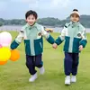 Uniformes escolares, ropa de asalto, ropa de otoño. Ropa de Clase para Niños Gruesa Otoño e Invierno Jardín de Infancia Traje de Tres Piezas