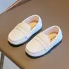 Sapatos de Couro Slip-On Macios de Solado Flexível Estilo Coreano para Meninos, Novos Modelos de Primavera e Outono, Atacado e Dropshipping