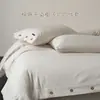 Conjunto de Quatro Peças de Algodão e Linho Natural Não Tingido de Alta Qualidade com Botão de Coco, Elegante e Simples, Adequado para Dormir Nu, com Capa de Edredom com Botões em Estilo Relaxado
