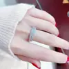 Anillo de diosa de moda ins europeo y americano, anillo de fila de circonio cuadrado escalonado con taladro completo de oro de 18 quilates galvanizado, anillo de compromiso de circonio Seiko