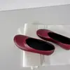 Aumento de altura interna de 5cm ~ Novo modelo de mola, sapatos rasos de couro macio simples e de bico redondo para mulheres, modernos e elegantes para o trabalho