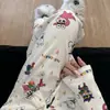 Pijama de Terciopelo para Mujer con Dibujo de Niña Linda Shin-Chan, Nuevo Conjunto Casual de Ropa de Casa para Primavera y Otoño que se Puede Usar Afuera