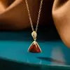 Palácio Museu banhado a ouro novo sul triângulo vermelho TikTok Rede social feminina retrô corrente de clavícula feminina chinesa vermelha pingente colar
