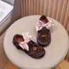 Zapatos de Cuero Estilo Coreano para Niñas 2026 Modelo Nuevo de Primavera Lazo Cruzado Terciopelo Estilo Princesa Suela Blanda Zapatos de Moda