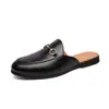 Sapatos Masculinos Transfronteiriços Tamanho Grande 45 Novos Sapatos Casuais Moda Estilo Britânico Sapatos de Couro Slip-On Sapatos Preguiçosos Meio Calce Sapatos de Couro