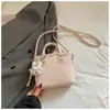 Bolsas de Mão Pequenas Tendência Verão para Mulheres 2026 Nova Moda Versátil Bolsa Transversal Exquisita Bolsa Tote de Balde para Uso ao Ar Livre