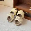 Sapatos de Princesa Novos para Meninas Verão 2026 Estilo Coreano Sandálias Fechadas na Ponta Tendência Sola Macia Antiderrapante Versáteis da Moda