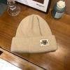 Nuevo Sombrero de Lana Cálido de Otoño e Invierno Versátil Baotou Moda para Mujer Oso Bordado Letra Tejido Gorro Frío Gorro de Tejer