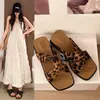 Sandalias de cuña de lunares estilo francés de alta gama para mujer, calzado de verano para exteriores, nuevas sandalias 2026, suela gruesa, con tira, sandalias de una tira