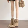 Botas de tornozelo de bico fino estilo coreano para mulheres, coleção de outono, com detalhes de fivela, design justo, botas de moda versáteis, salto baixo, aumento interno de altura e conversíveis em botas Martin