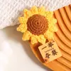 Regalo de Graduación Que Ganó el Primer Lugar: Broche Accesorio de Girasol Artificial Tejido a Mano, Regalo para Animar el Examen de Ingreso a la Preparatoria
