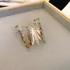 Pulseira Aberta Plateda a Ouro Real com Pregas Largas Vazadas Pulseira Versátil Tendência Europeia e Americana Joias Simples Personalizadas Atacado