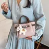 Bolso de Mano para Mujer Estilo Nuevo de Cuero Suave Transfronterizo 2026 Bolso Cesta Casual con Patrón de Lichi Bolso de Hombro Cruzado Versátil