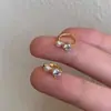 Estilo Coreano Exquisito Anillo Pequeño de Perla Hebilla para Oreja Elegante Simple Combinable Mini Lujo Ligero Pendientes de Moda para Dormir