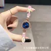 Nuevo y moderno reloj de pulsera con perlas de colores en forma ovalada, estilo de extracción de longitud libremente ajustable para mujer, de cuarzo, exquisito y compacto