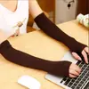 Guantes de invierno estilo coreano a rayas sin dedos con agujero para el pulgar muñequera manga calentador anti-suciedad mangas protector de brazo extendido guantes cálidos